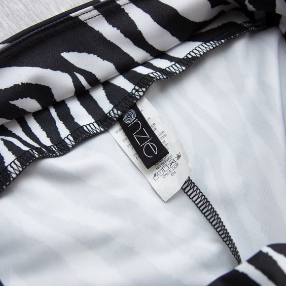 Onzie High Rise Legging Zebra Stripe - Picture 5 of 9